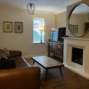 Stunning W Fireplace, Private Parking, And Garden Holiday home Beverley